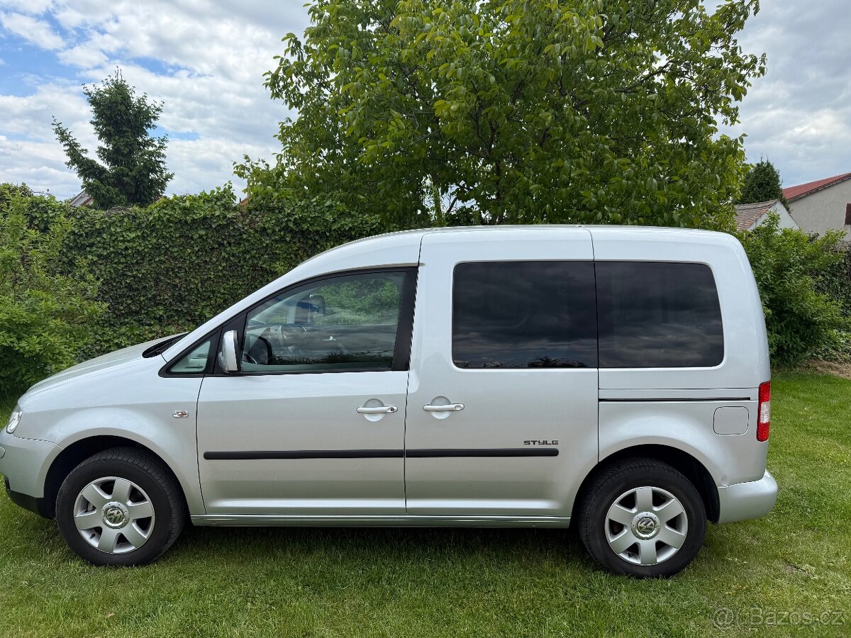 Vw Caddy STYLE 1.9tdi 77kw ,alu,park.senzor 7.míst