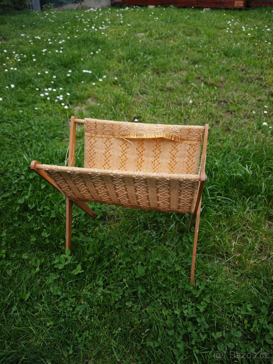 Retro stojan na noviny, dřevěný