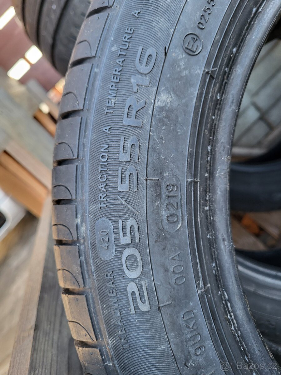 Starší pneu 205/55/16 GT radial