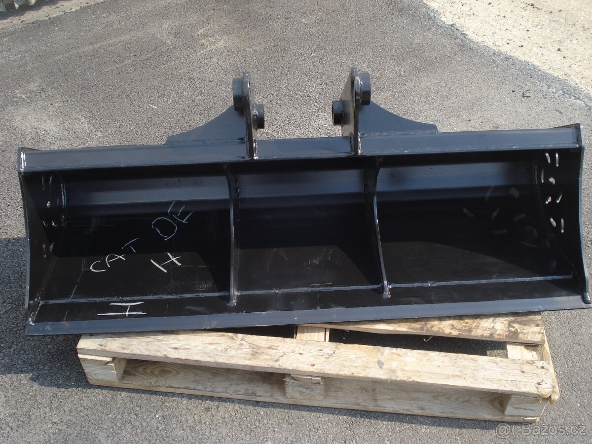 pevná svahovací lžíce 150cm, traktrobagr CAT D, E, F