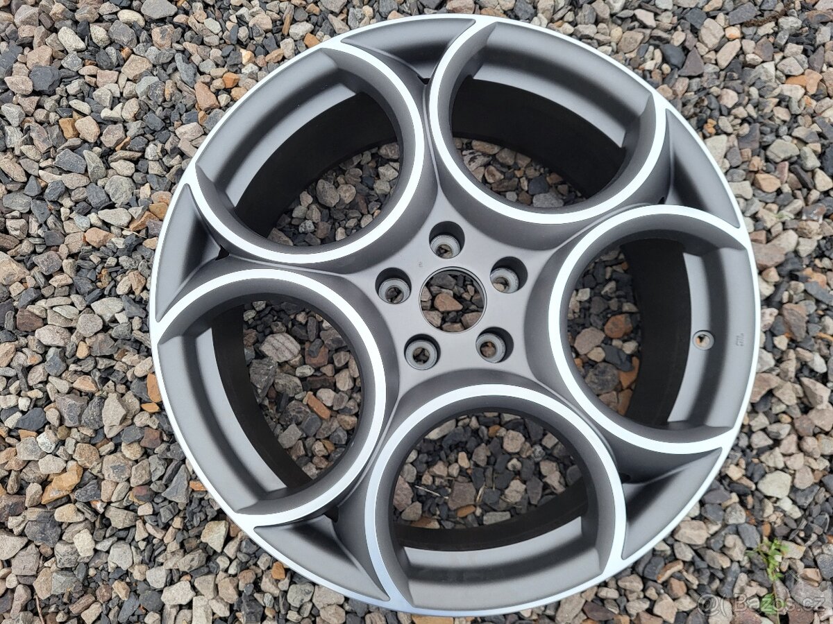 Alu 19 na Alfa Romeo Stelvio