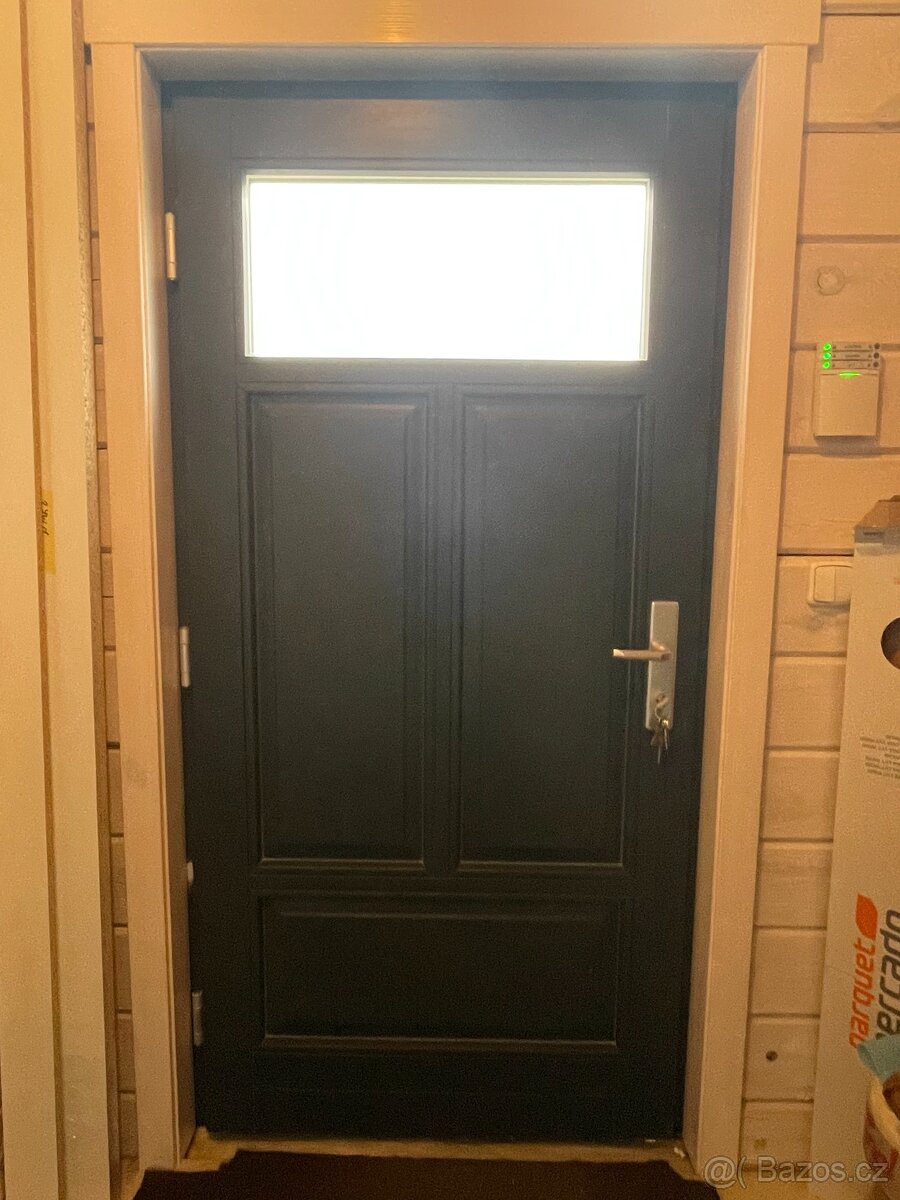 Vchodové dveře dřevěné