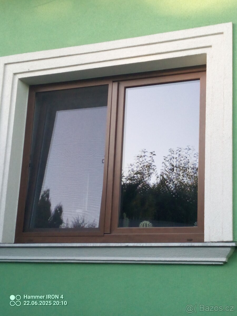 Dvoukřídlé okno