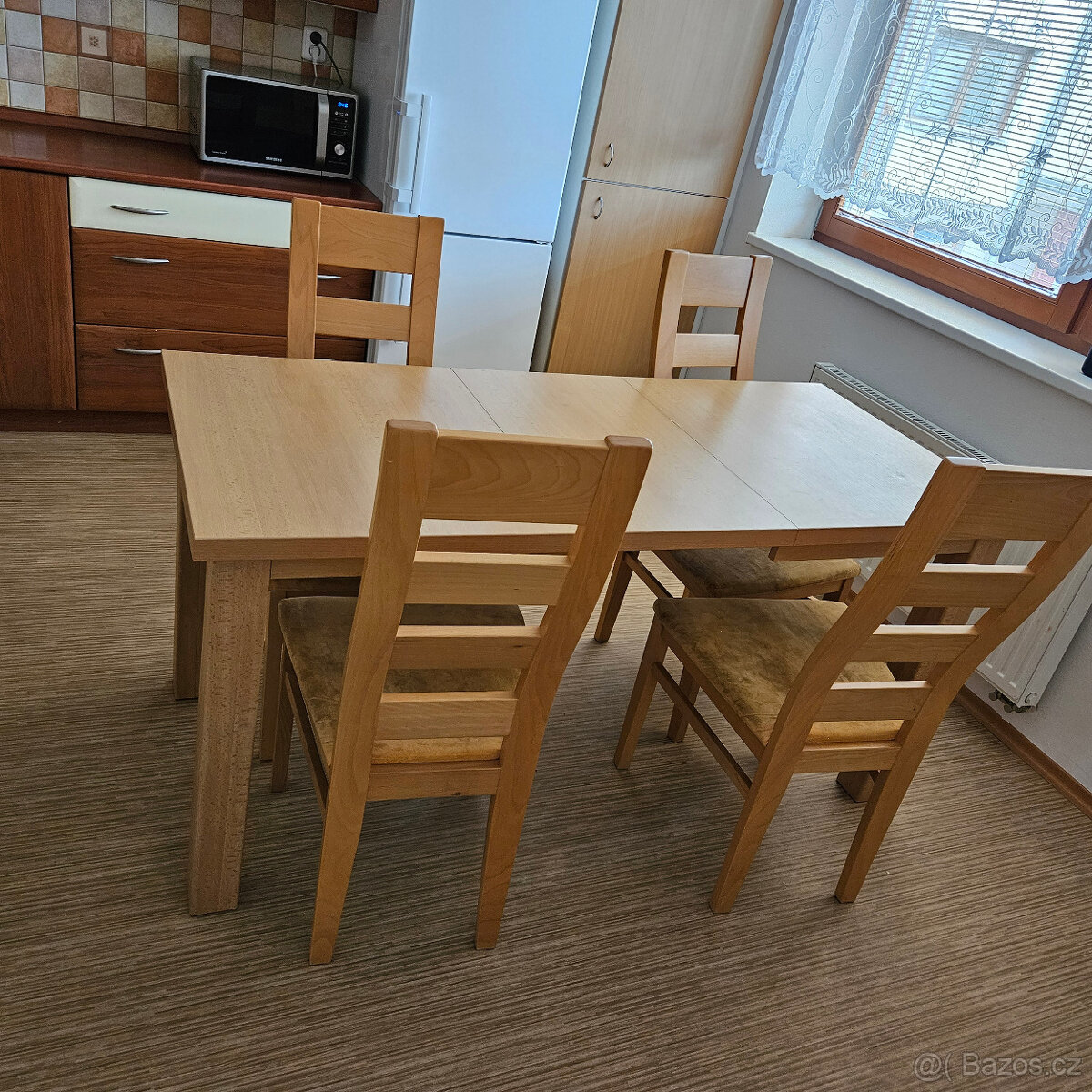 Kuchyňský stůl + 4 židle