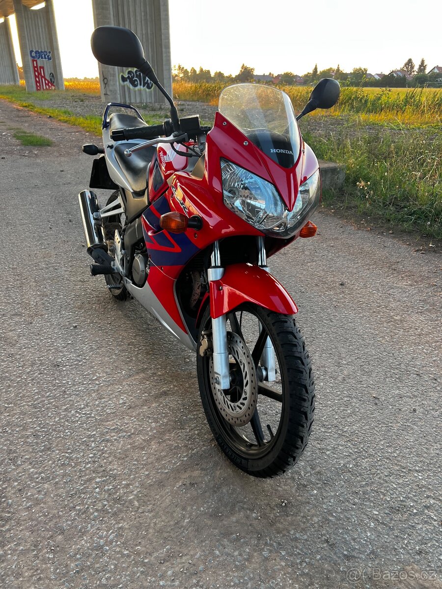 Honda CBR 125R – TOP stav – A1 – nová TP, nájezd 25 463 km