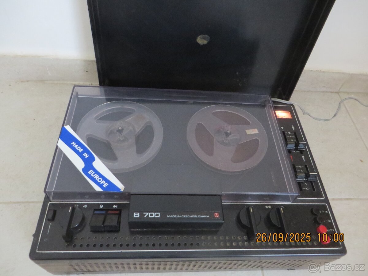 Magnetofon Tesla B 700