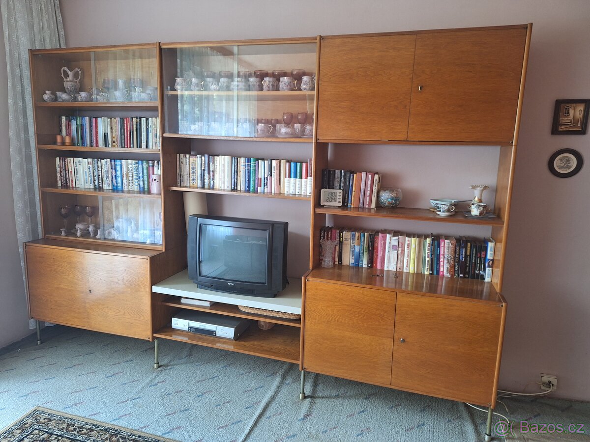 Retro obývací stěna