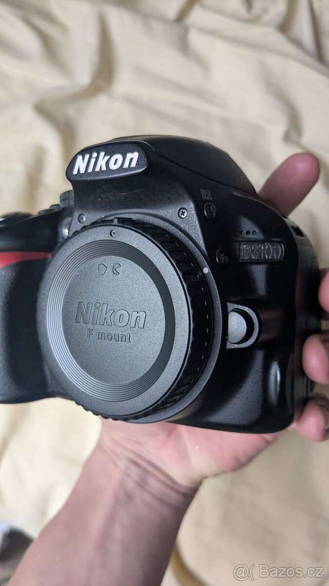 Nikon D3100 + příslušenství
