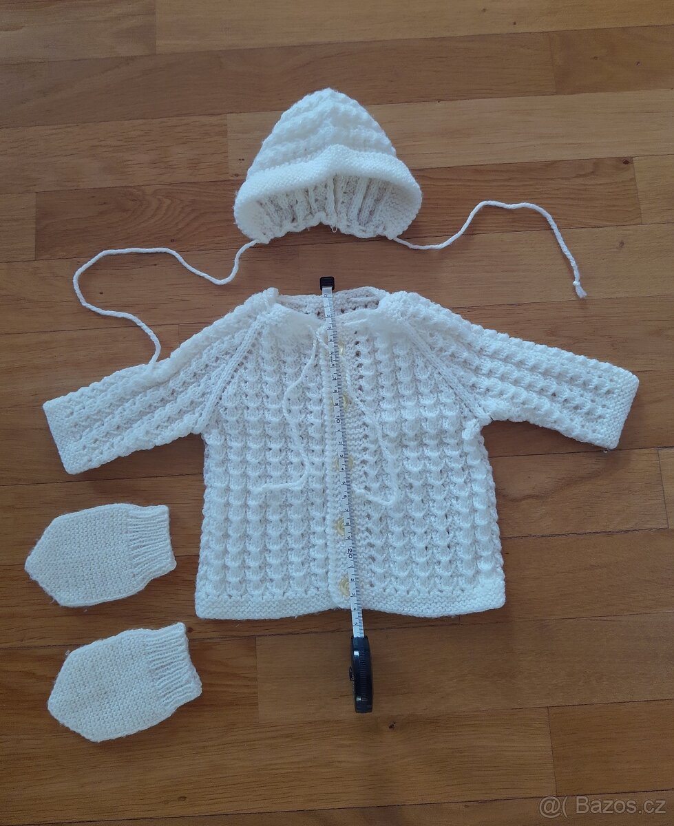 Svetřík a čepička pro novorozence