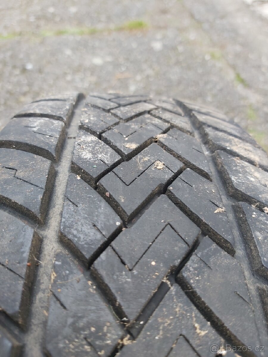 Gumy na disku Renault 4ks, 175 70 13