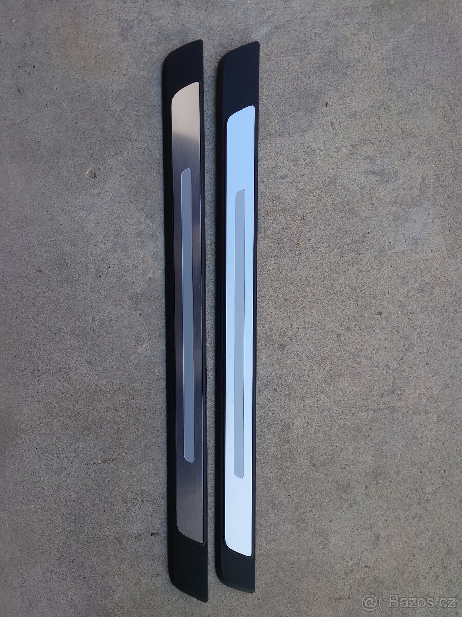 Audi A4 B9 predné prahové lišty L+P