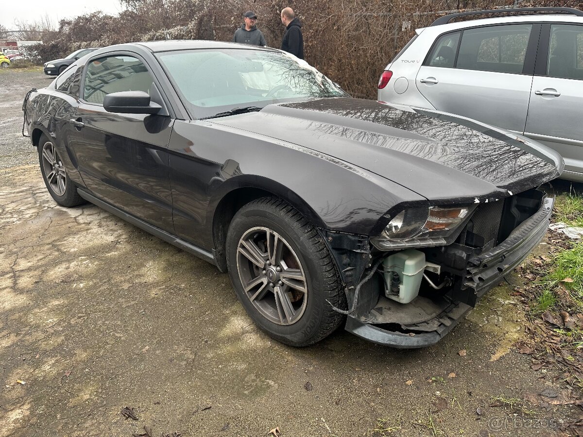 Ford Mustang 3,7 V6 rok 2012