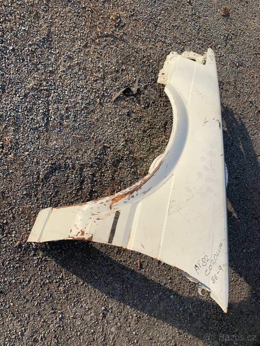 Toyota corolla ae82 přední blatníky