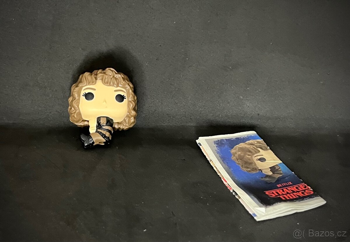 Kinder joy stranger things Nancy Wheeler