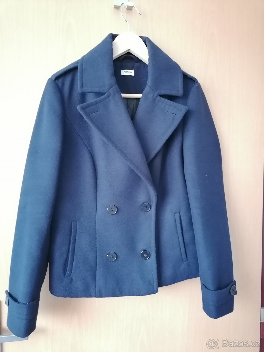 Modrý krátky kabát