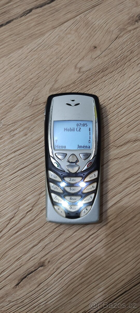 Krásná Nokia 8310