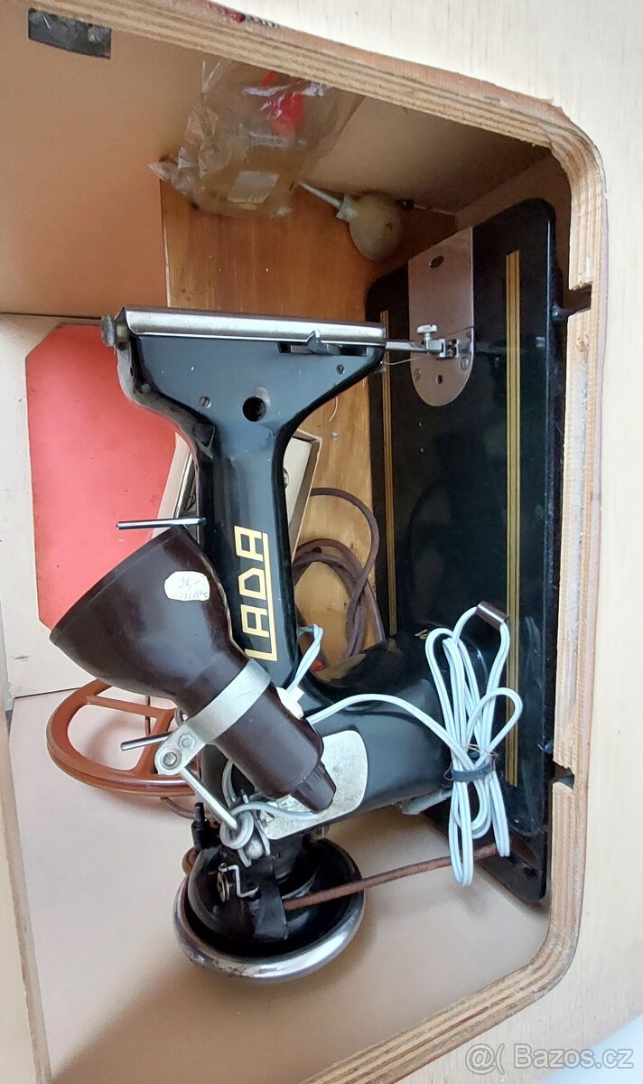 Retro šicí stroj