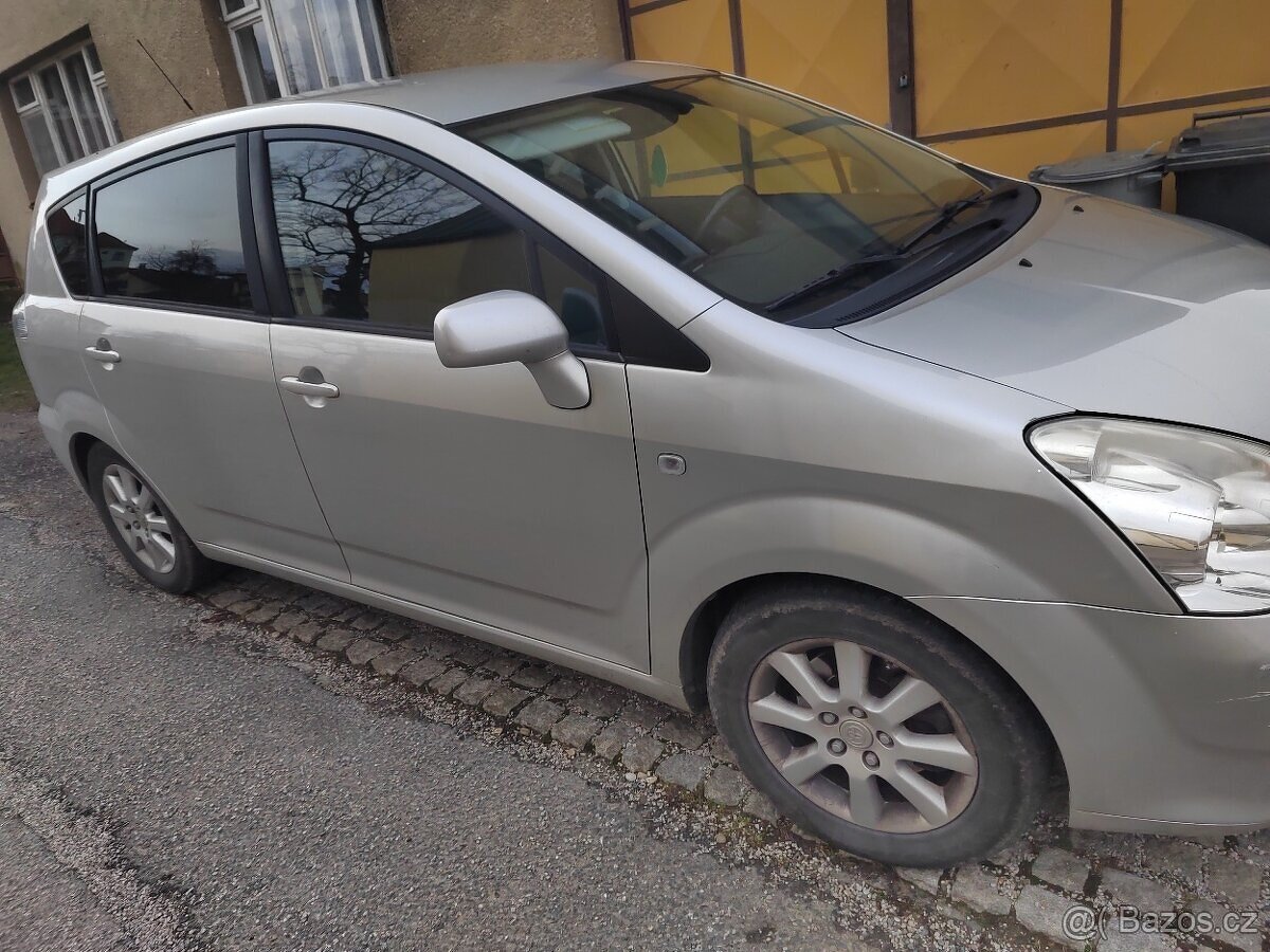 Toyota Corolla Verso,2.2D-4D 100Kw bez koroze-nebo vyměním