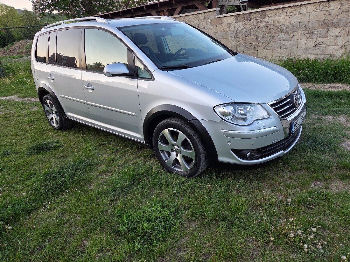 Dobrý den nabízím k prodeji krásný rodiny vůz Volkswagen Tou