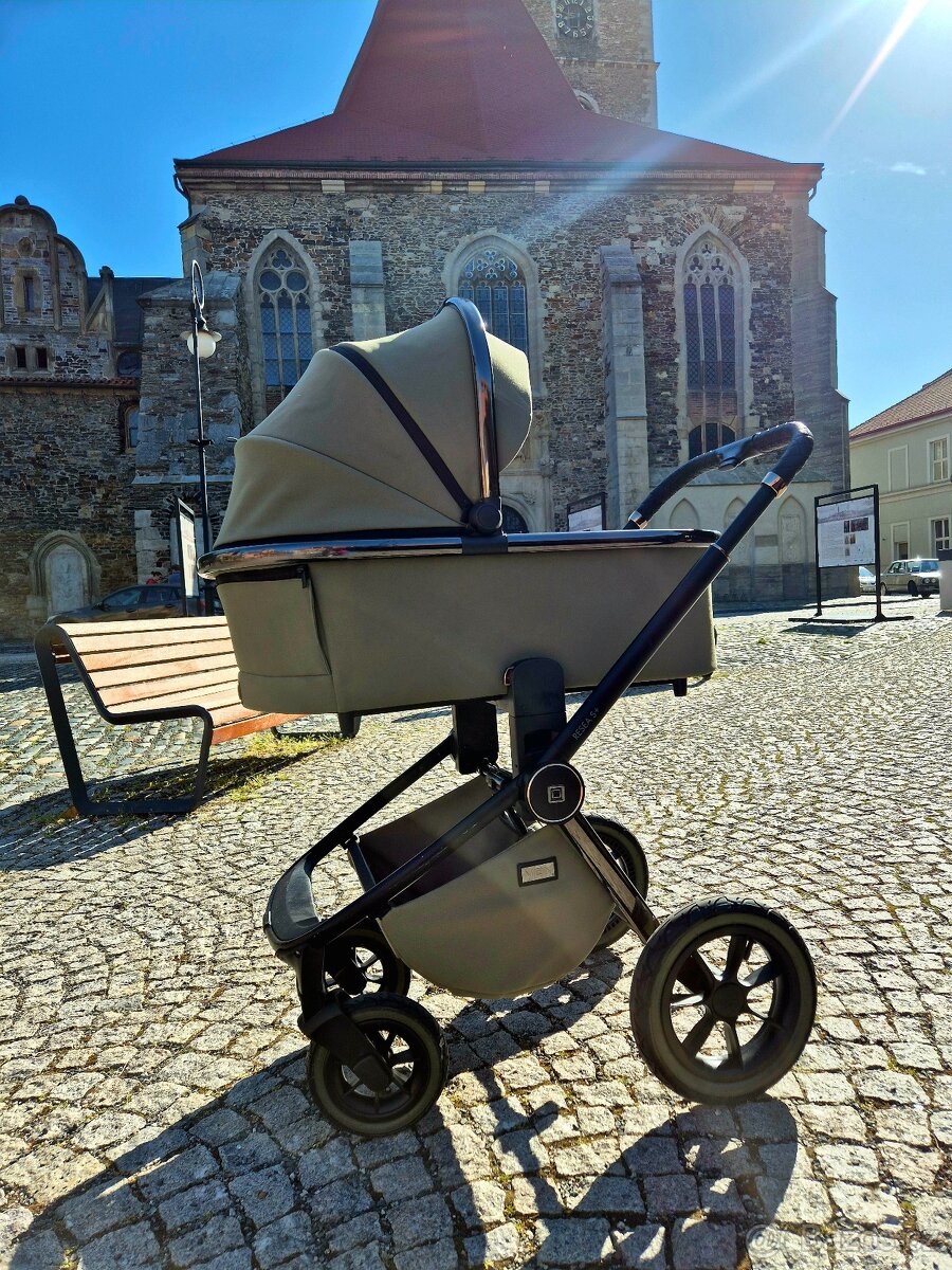 Kočárek Moon Resea S+