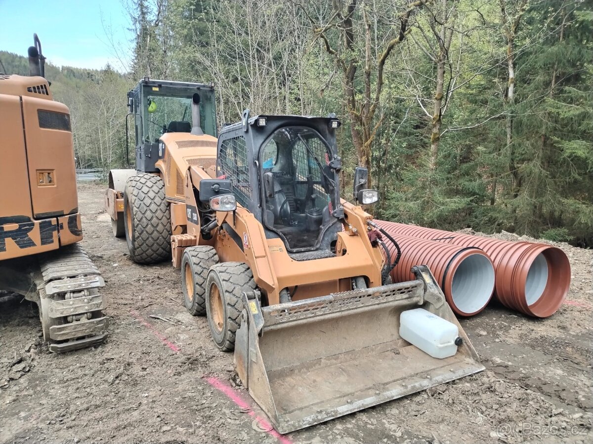 Smykový nakladač cat 236 D