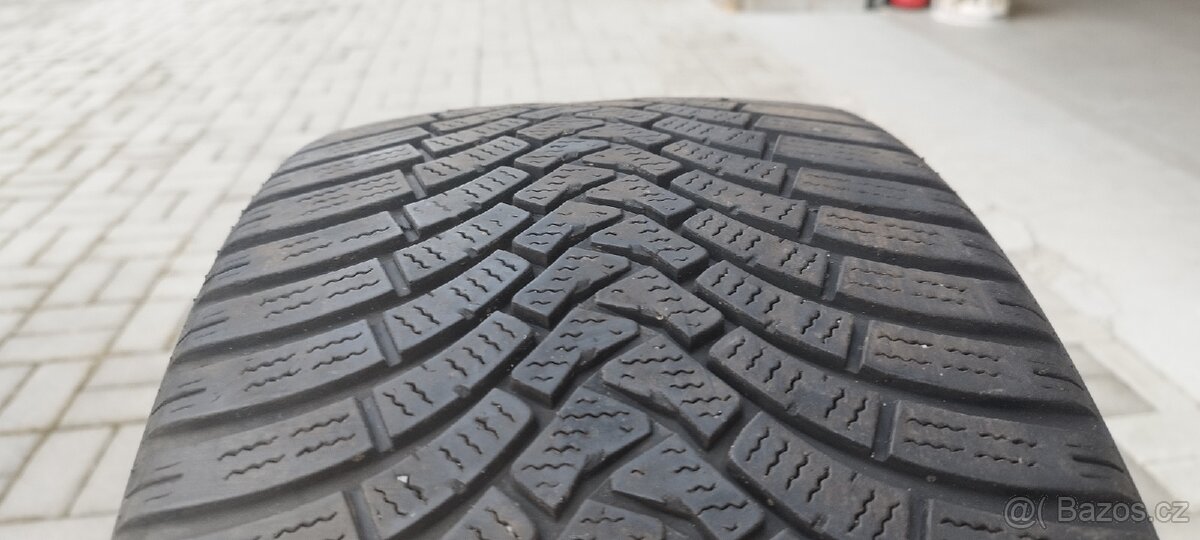 Prodám pneu 275/35 R20 zimní 6mm 2ks