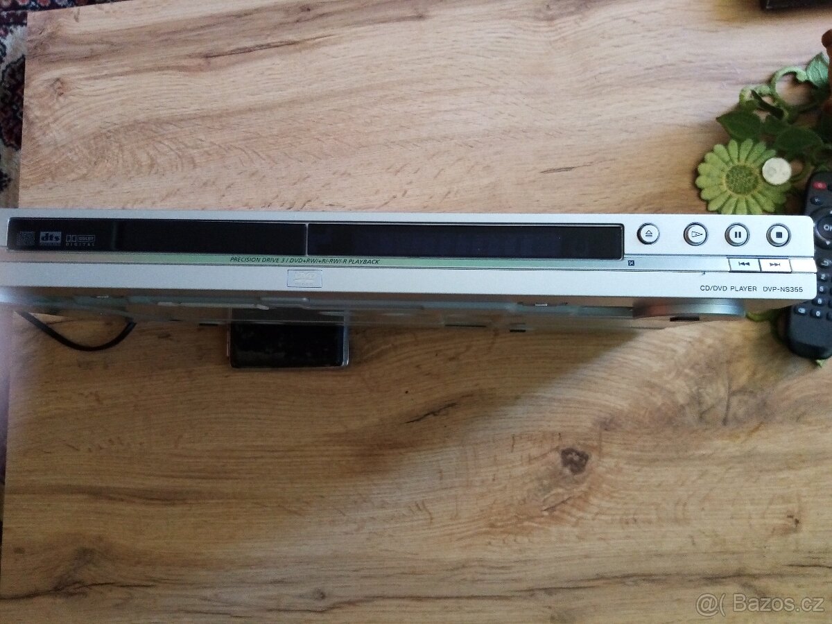 Prodám DVD přehrávač SONY DVP-NS355 + dárek.