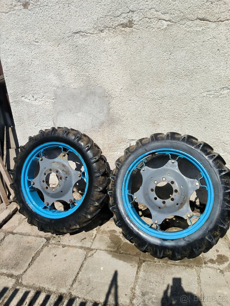 Kola na traktor 9-32