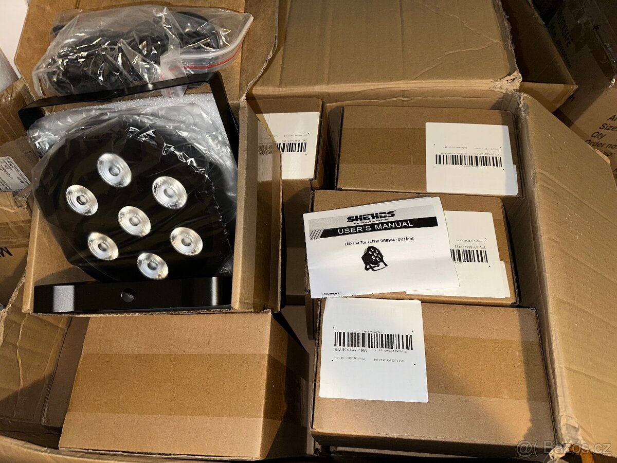 12kusů SHEHDS Par světlo LED 7x18W RGBWA