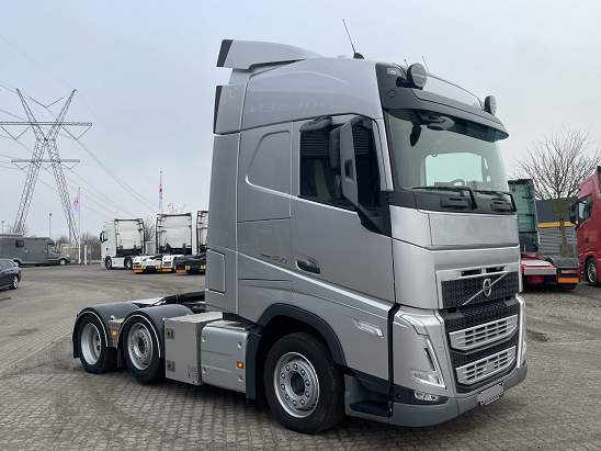 Volvo FH460 6x2 Low Deck - tahač návěsů Pusher