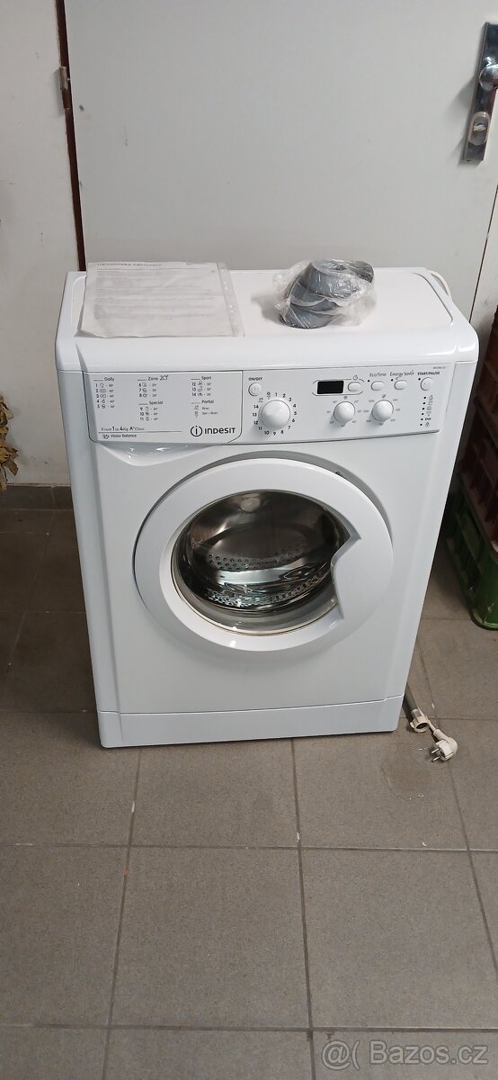 Slim pračka Indesit, hloubka 35cm.