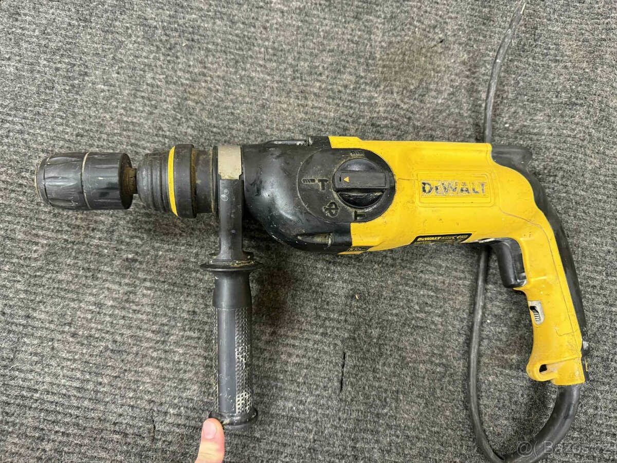 Příklepová vrtačka Dewalt d25113-qs