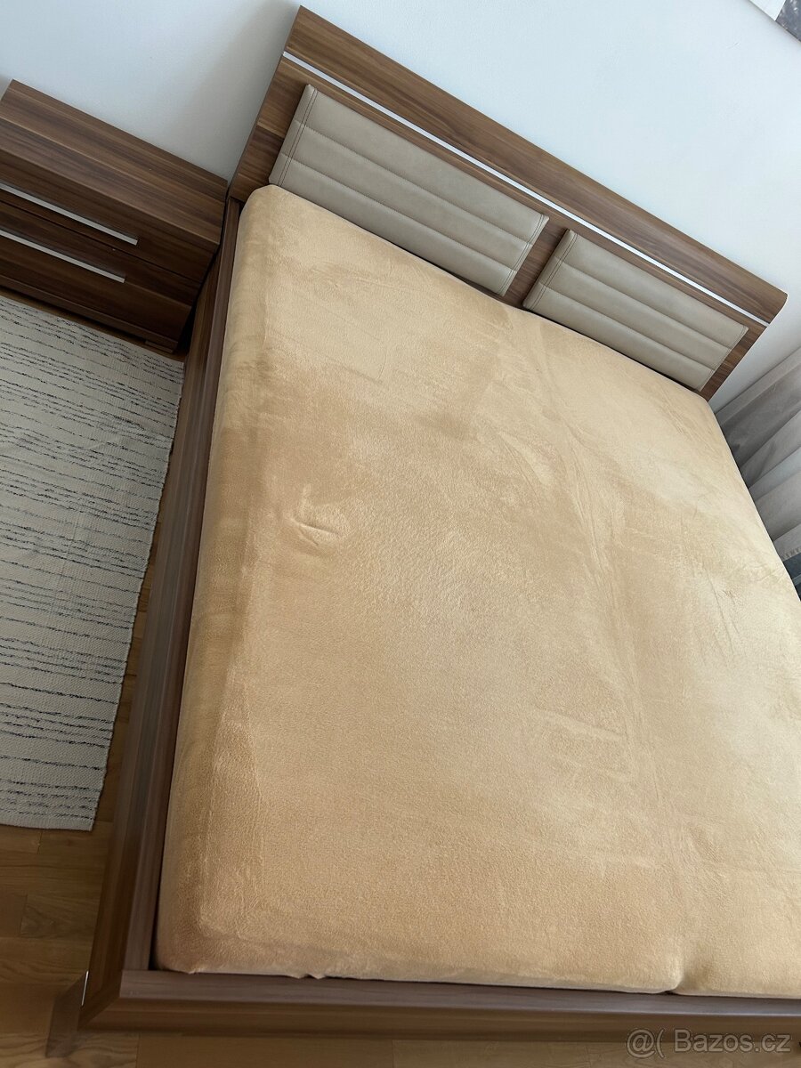 Manželská postel 180x200 + 2 ks noční stolky