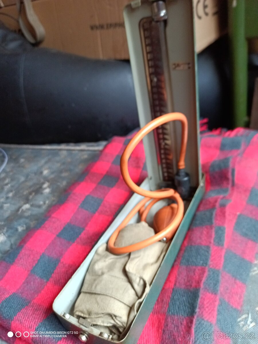 Starý lékařský tlakoměr