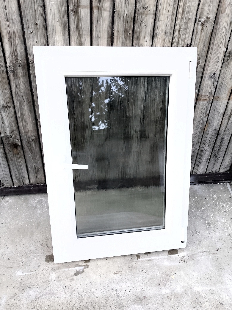 2 plastová okna 59 x 84 cm , doprava