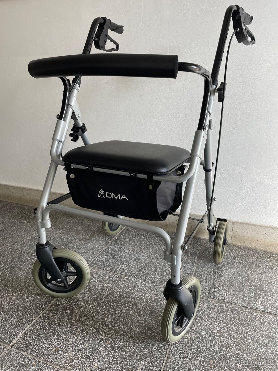 DMA Chodítko čtyřkolové skládací