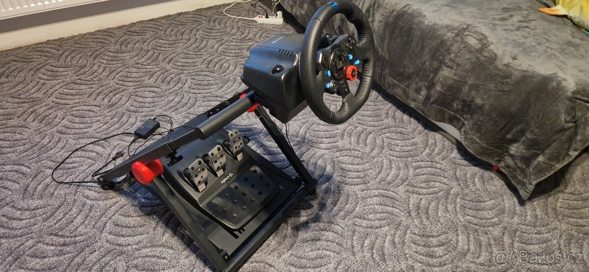 Logitech G29 + Rapture Racing Wheel Stand