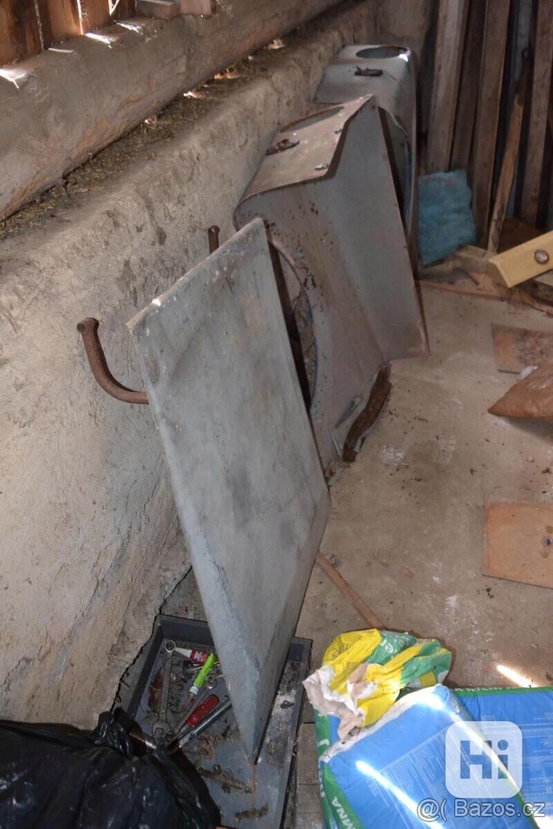 Velorex ctyrkolovy 2 blatniky a kapota