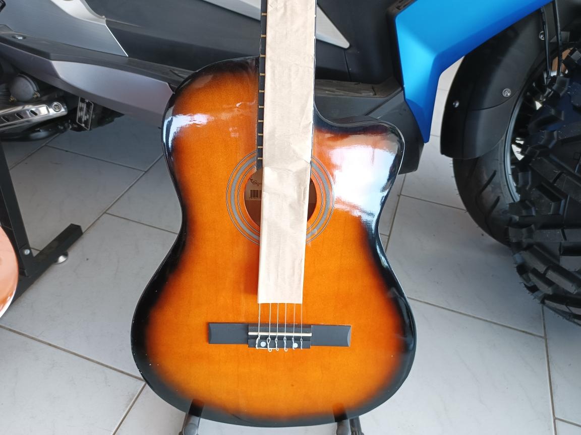 Klasická kytara španělka Midland s výřezem