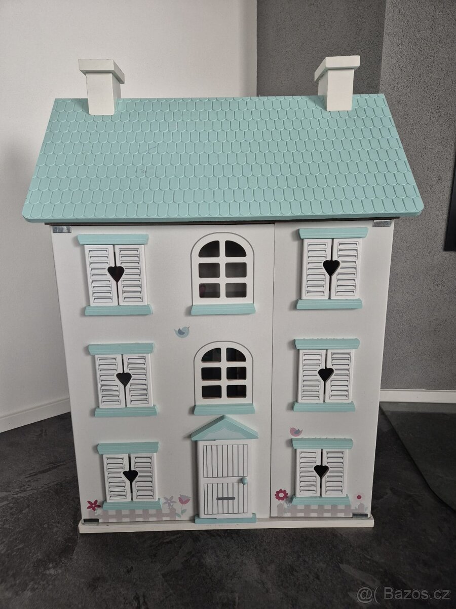 Dřevěný dětský domeček pro panenky