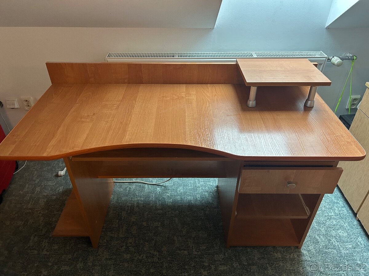 Počítačový stůl