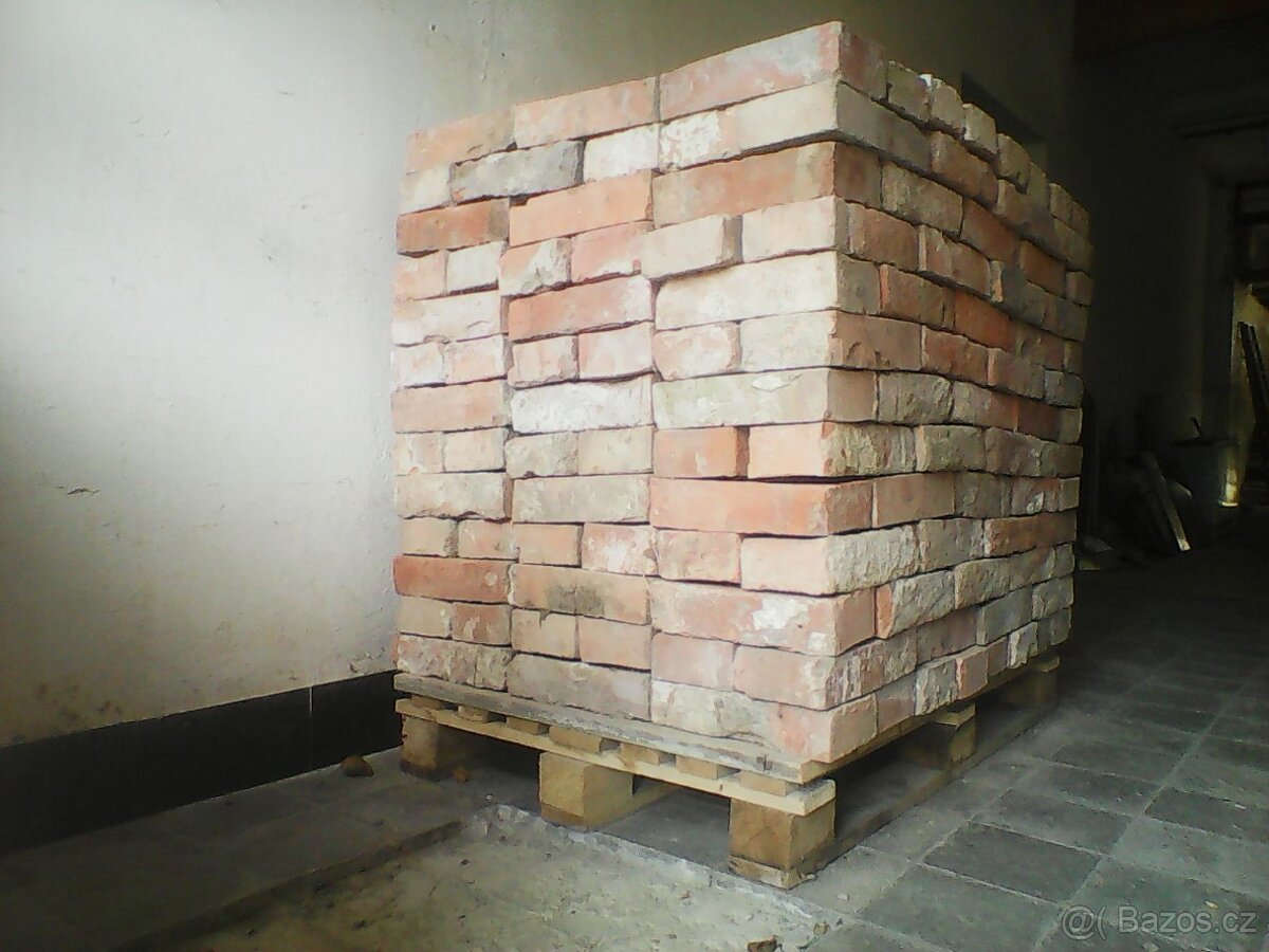 staré pálené cihly očištěné
