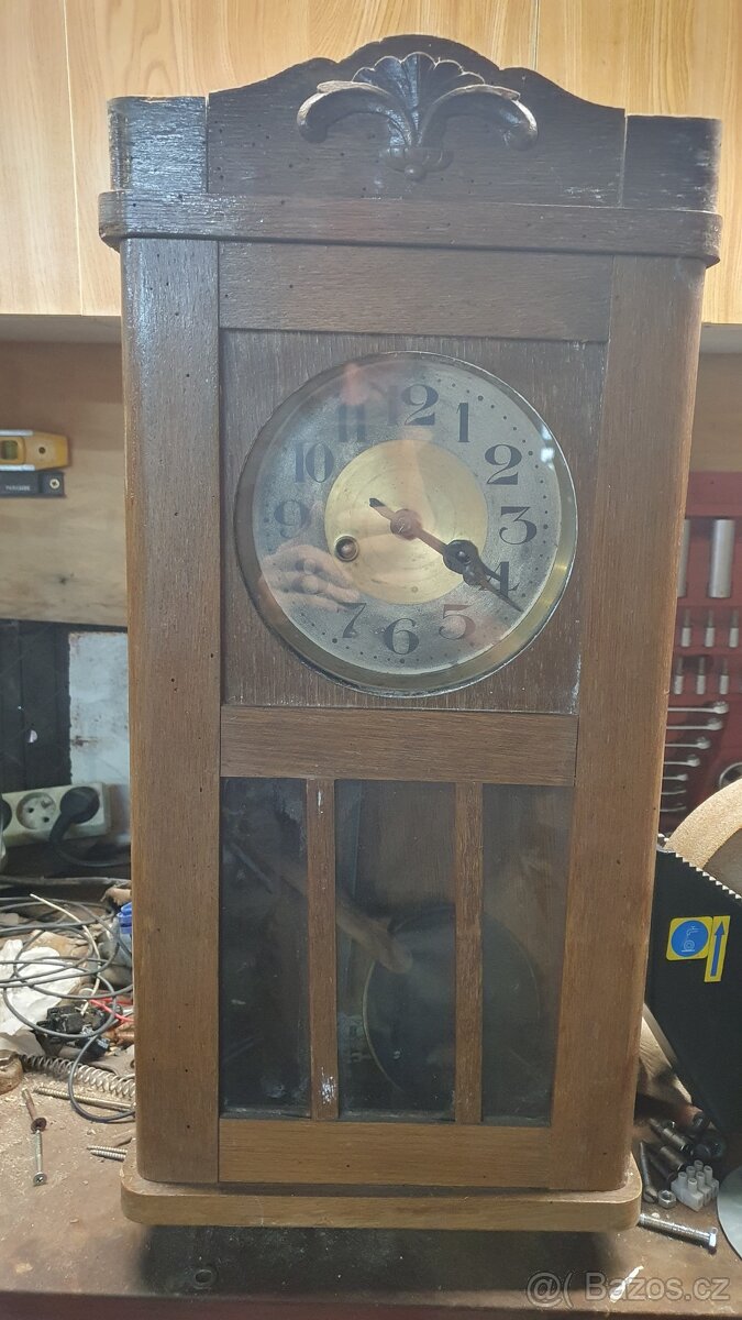 Starožitné natahovací hodiny