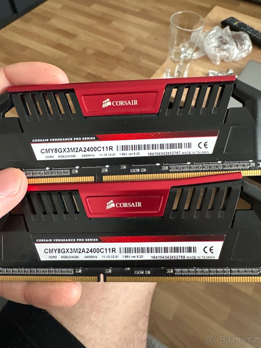 DDR3 RAM – Corsair Vengeance Pro + HyperX (2400 MHz)