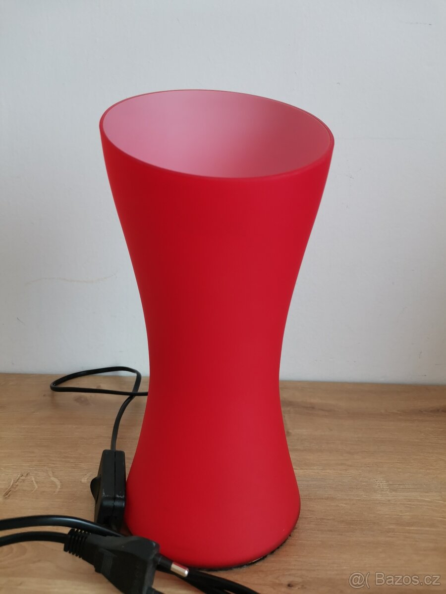 Krásná červená lampa lampička