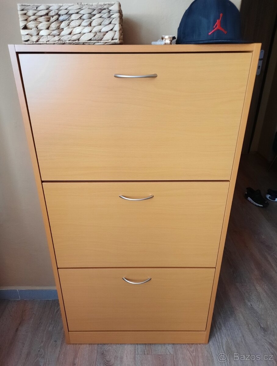 Vyklápěcí botník