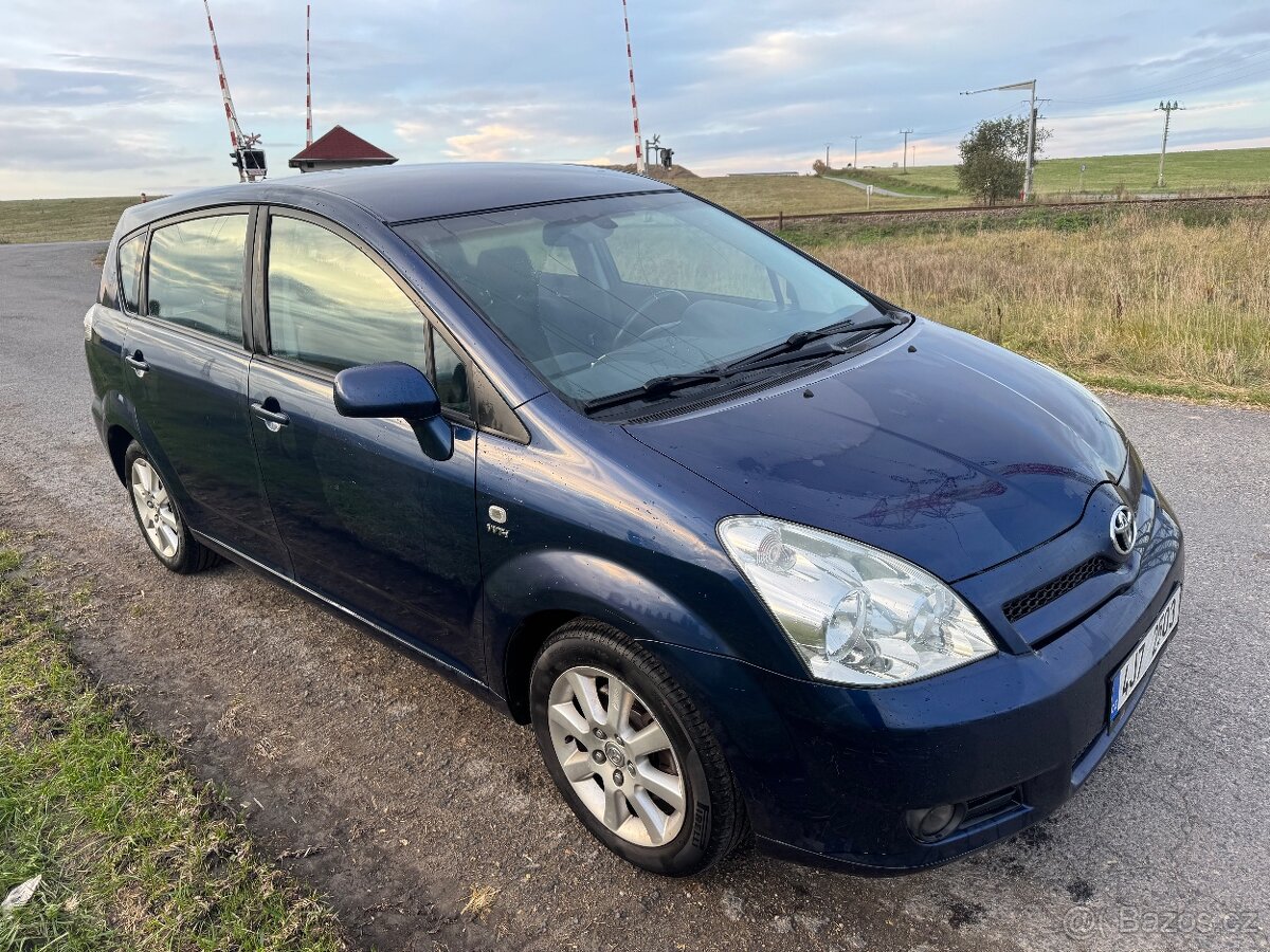 Toyota Corolla Verso 1,8 VVT-i 95 KW r.v. 2004 .Nová STK