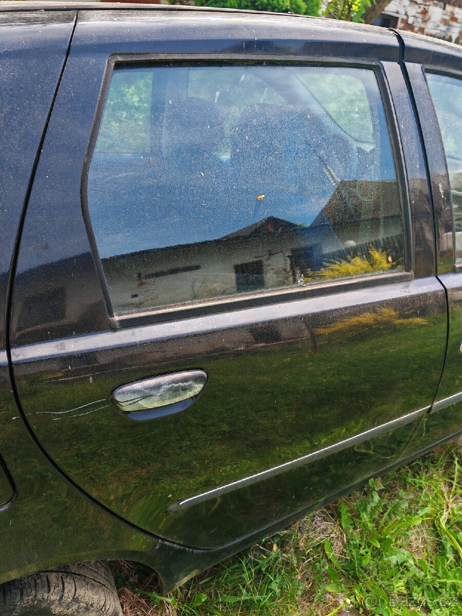 Fiat Punto 2(5-ti dveř.) - pravé zadní dveře