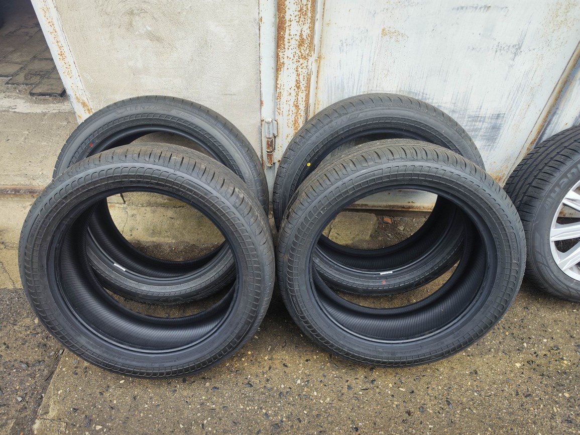 20"zánovní letní pneu Bridgestone 235/50/20 = 8000Kč/4ks