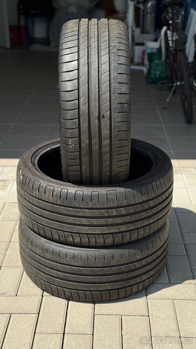 Good Year 225/40 R18